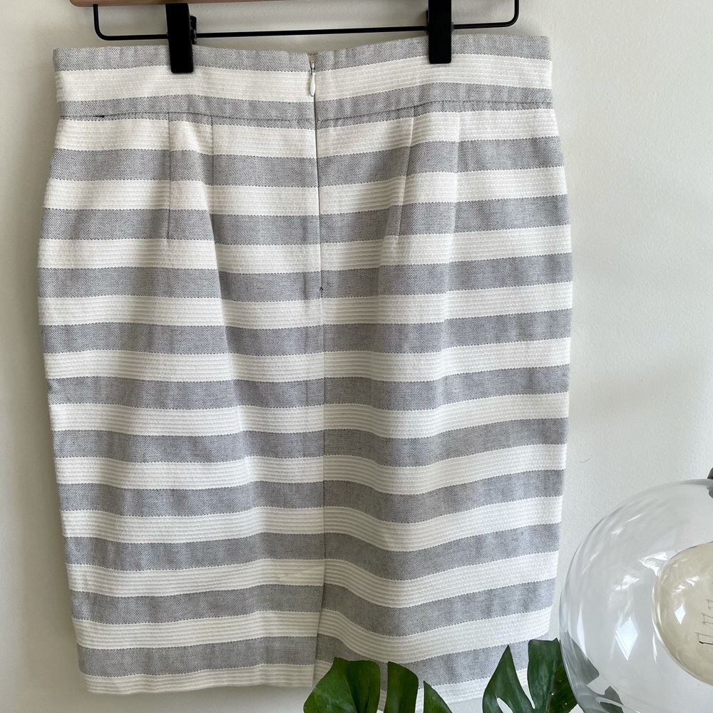 STRIPED LOFT PENCIL SKIRT WITH BUTTONS - Picture 3 of 4